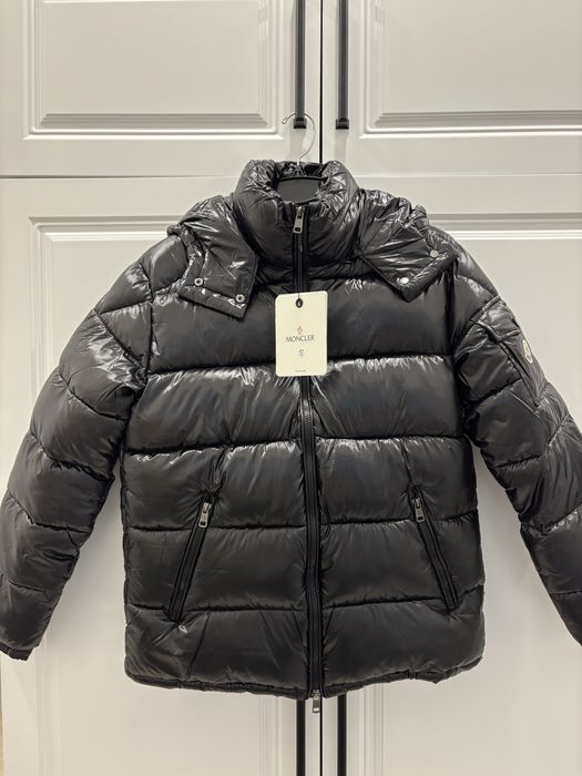 Продам новые куртки Moncler