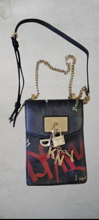 Geanta crossbody DKNY piele model graffiti