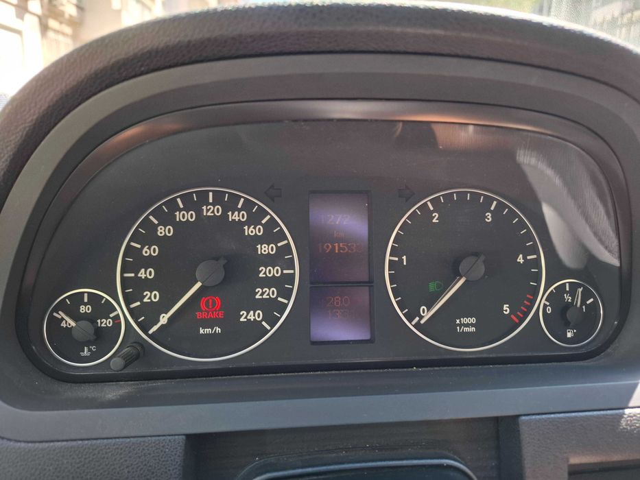 Продавам Mercedes-Benz A 180