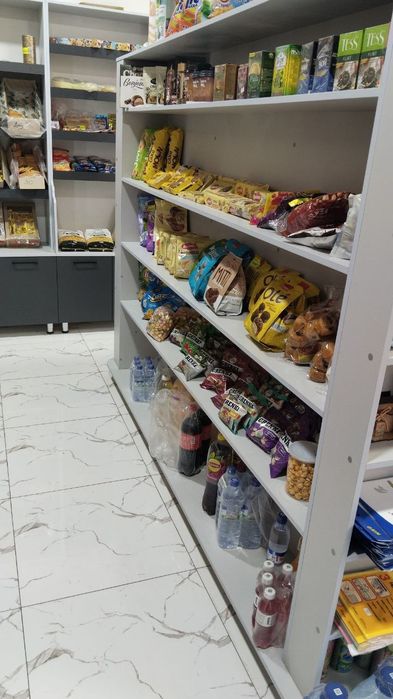 Срочни Магазин бизнес товарлари Билан сотилади