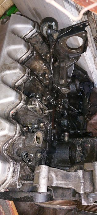 Продам двигатель на запчасти