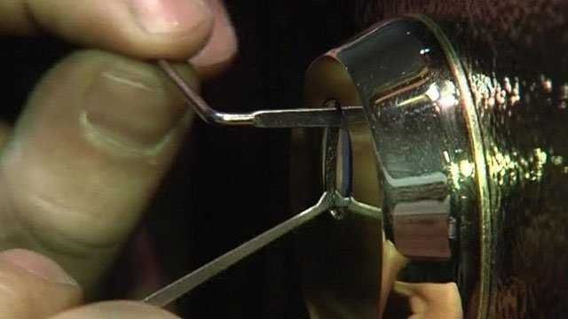 Вскрытие замков входных дверей, авто, гаражи, сейфы. Установка, замена