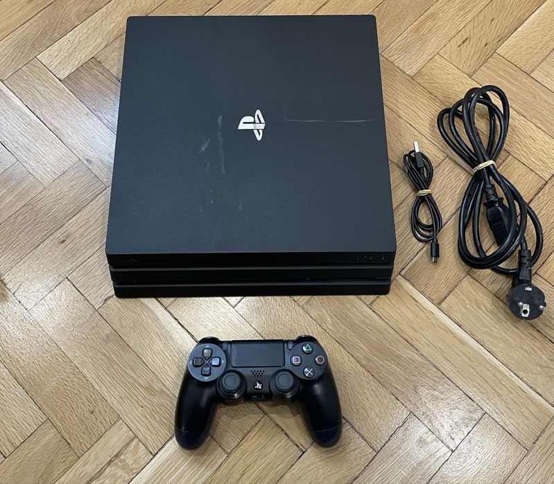 Playstation 4 PRO/PS4 PRO - 1TВ с един джойстик