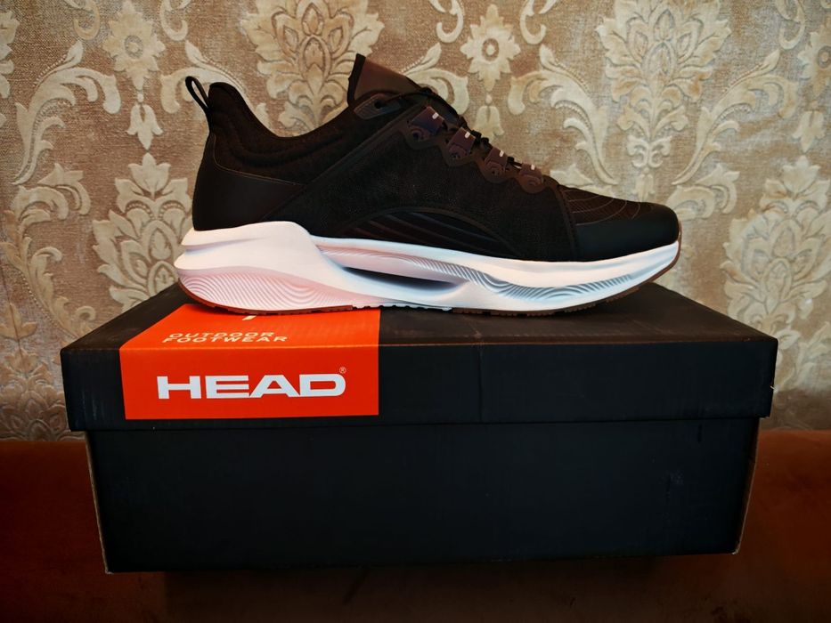 Adidași noi cu eticheta