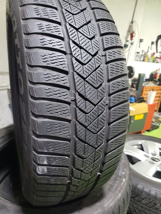 2 бр зимни 225/55/17 Pirelli
