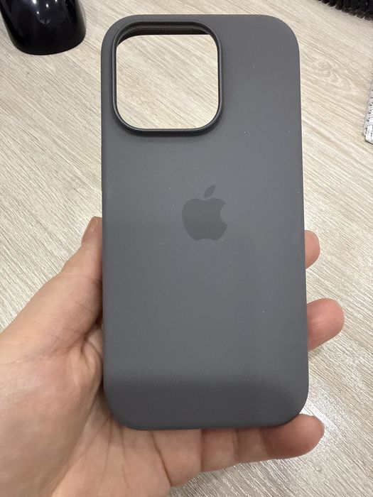 Продам чехол для Iphone16 pro