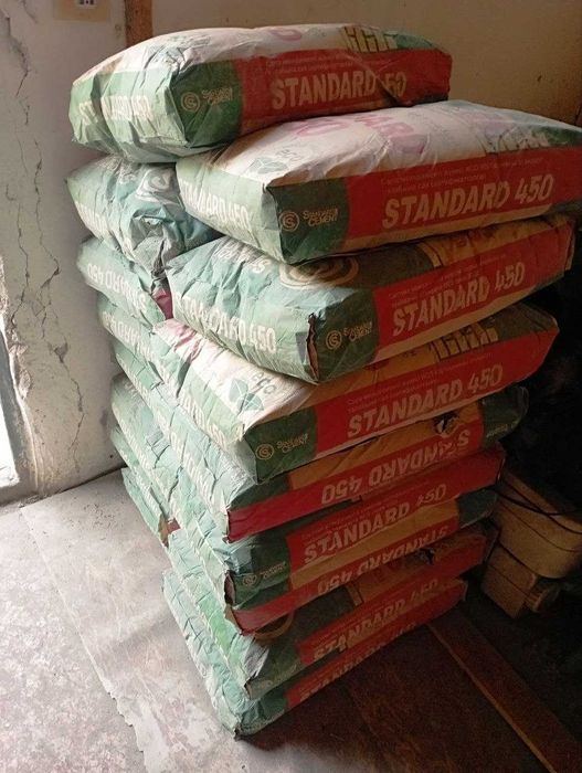 Продается цемент в мешках марка 450 по 50 кг 8 мешков  срочно