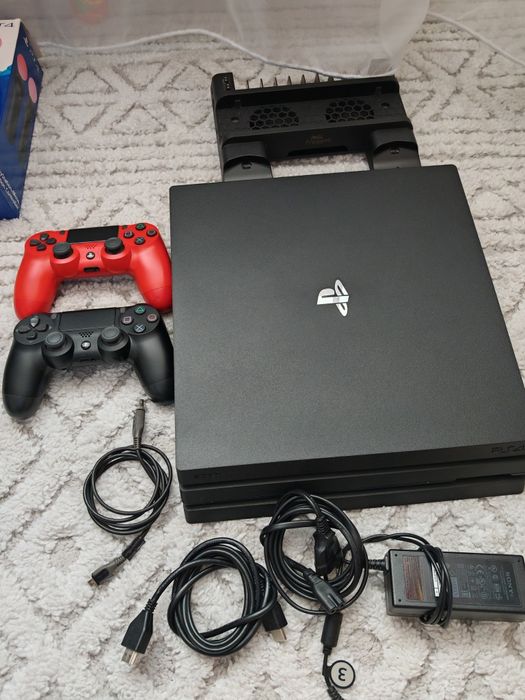 Ps4 pro cu sistem VR și 2 controler move