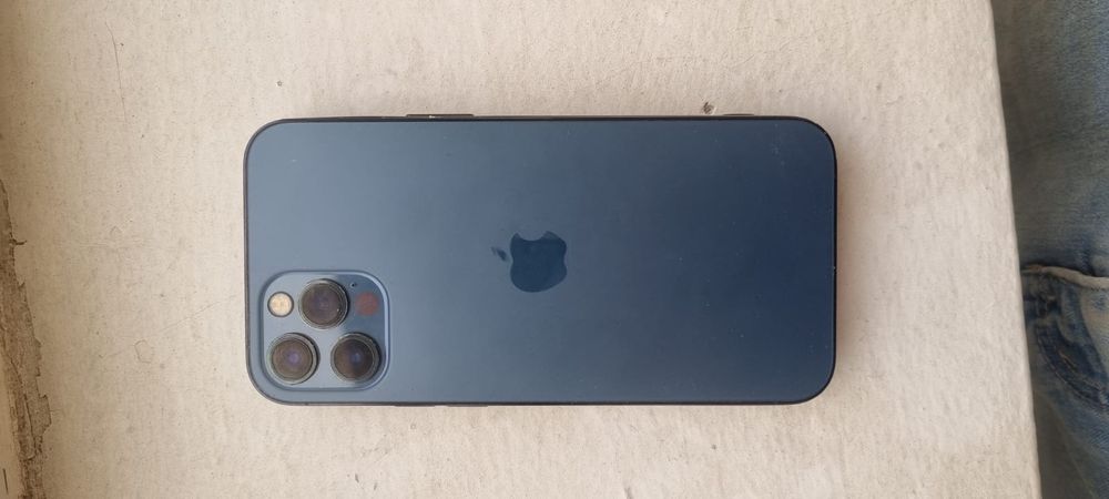 Айфон.    12 про