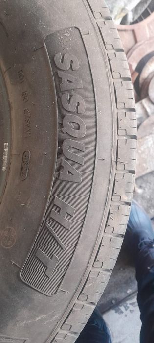 Продам летние  шины. Размер 225/16