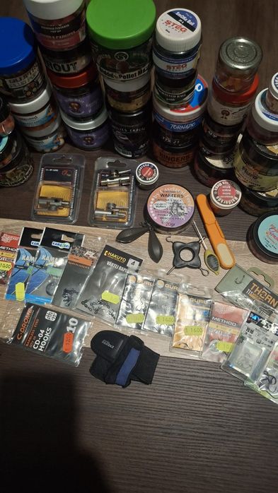 Momeli + accesorii pescuit