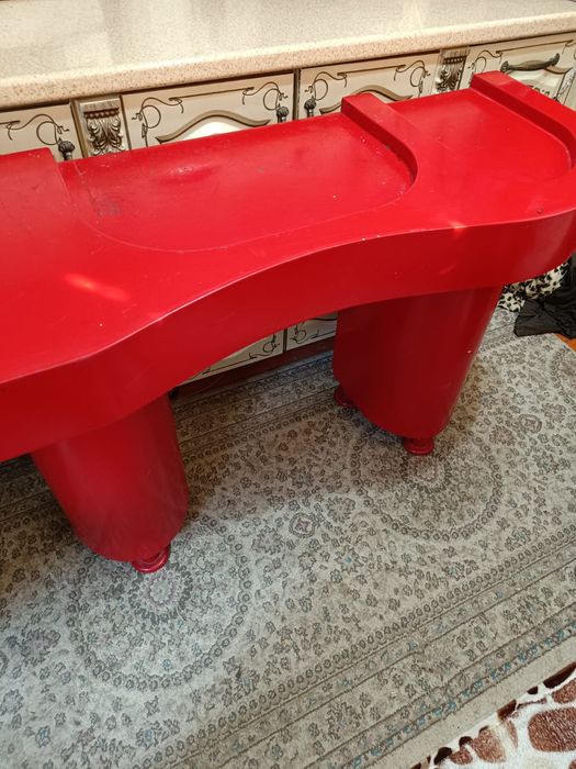 Срочно Столик маникюрный