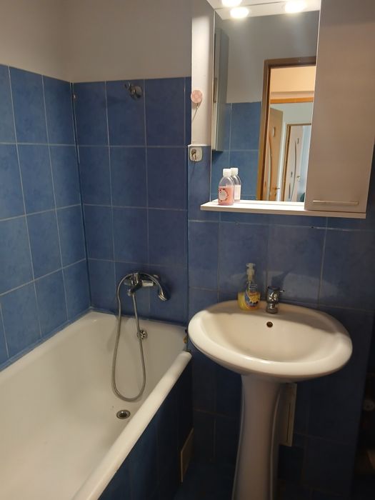 Vând apartament 2 camere comanesti