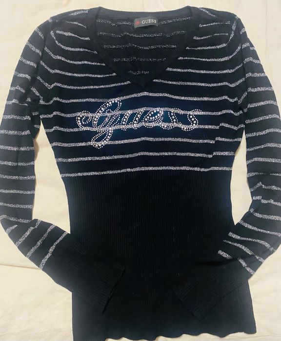Оригинална блуза на марката Guess,