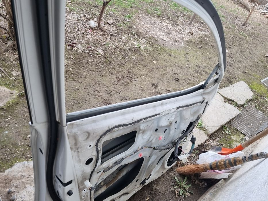 Дверь на Toyota Matrix