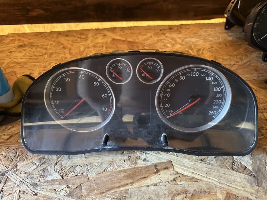 Ceasuri bord / kilometraj Skoda Octavia 1 2 / Volkswagen Passat B5 b5.5 benzina diesel de europa - volan stanga