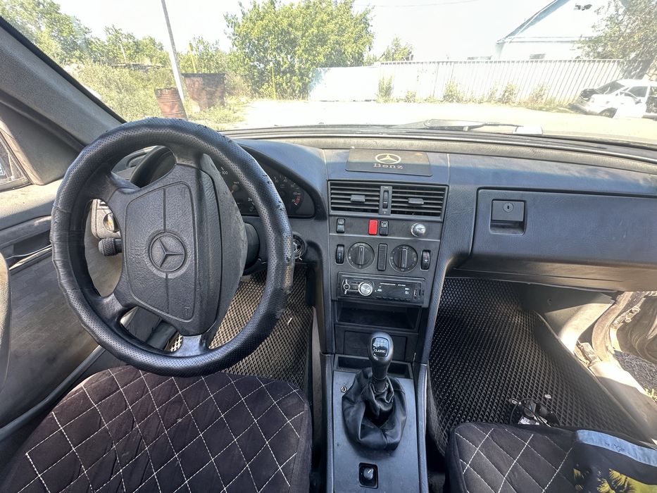 Продам мерседес на запчасти