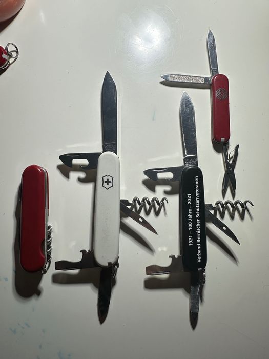4 buc. Victorinox si Wenger