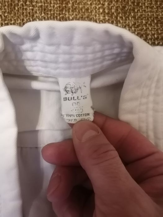 Продам кимоно качество LUX матерьял плотный.