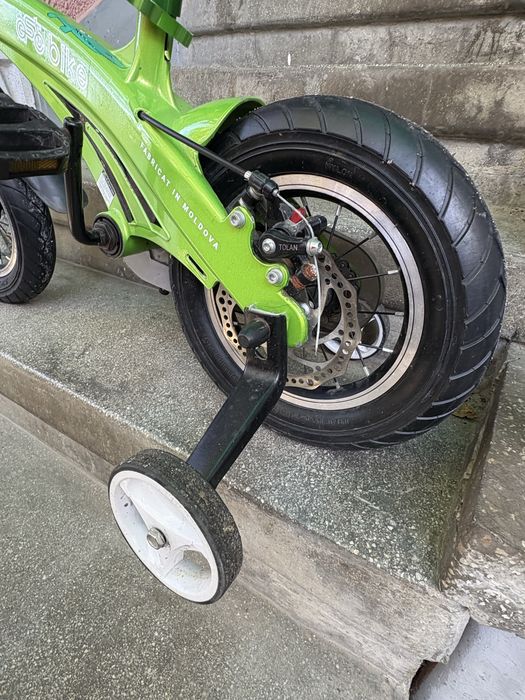 Bicicletă copii GST Bike 12 inch frâne pe disc roți ajutătoare șa reglabilă stare foarte bună anvelope excelente gata de utilizare.fara Frana pe fata