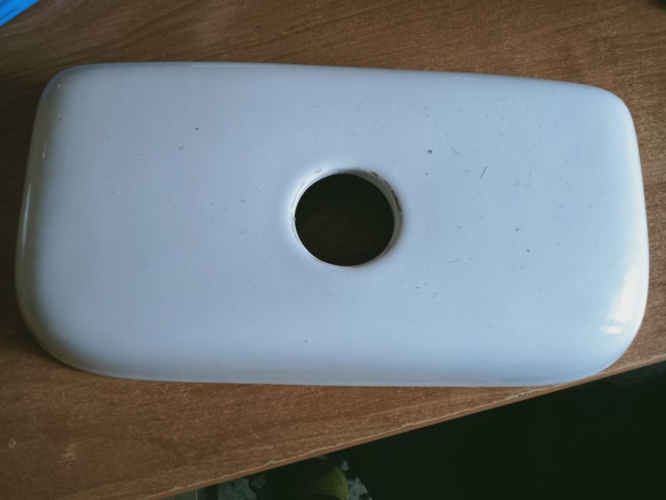 Продам крышку от смывного бачка