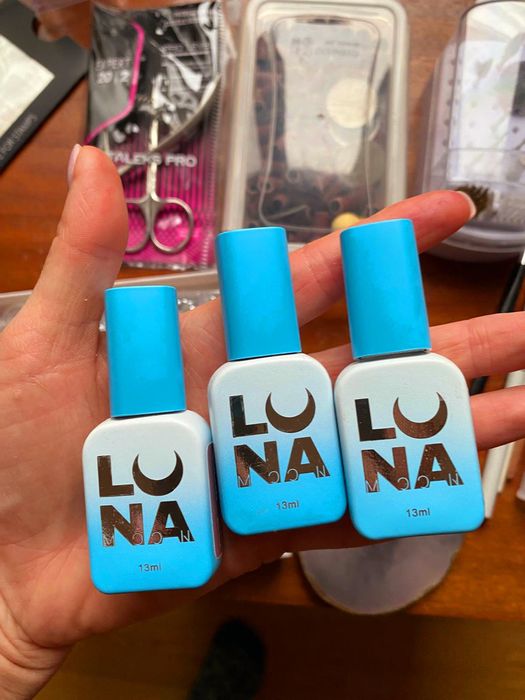 Instrumente si materiale pentru unghii