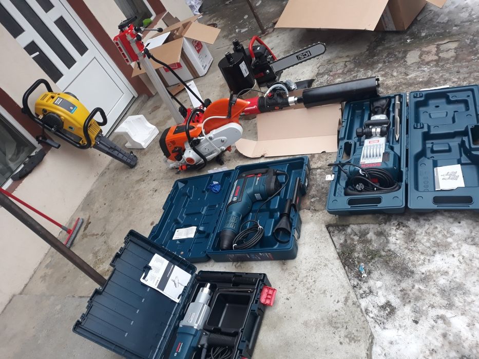 Executam :tăiat uși în beton aramat, spart sapa -beton,demolări pereți