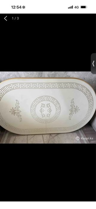 Стол для гостей.