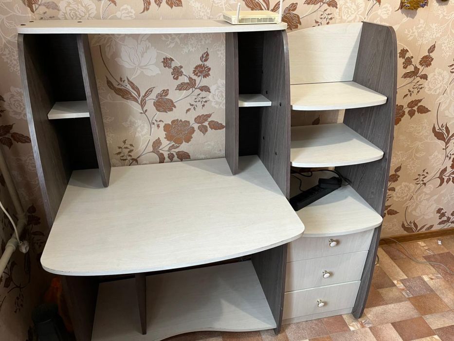 Продаю компьютерный стол