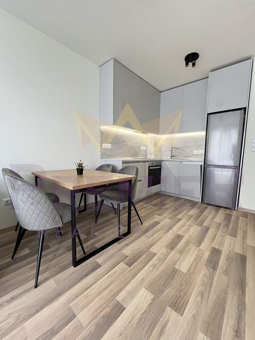 Дава се под наем Двустаен апартамент в к.к. Св.Св. Константин и Елена - 70 кв.м за 598.23 € - Снимка #1