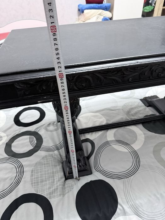 Холна маса дърворезба