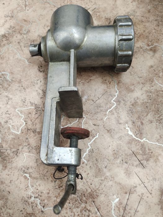 Продам мясорубку ручную