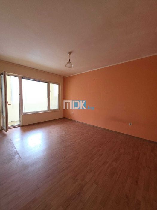 Голям 3-стаен среден етаж Въстанически