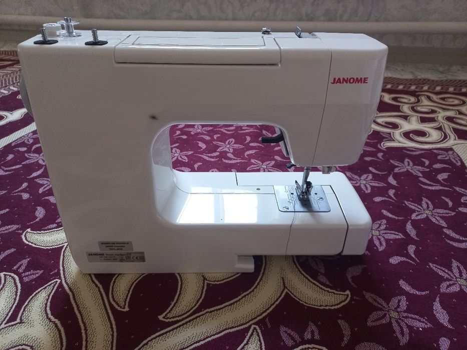 Швейная машина Janome