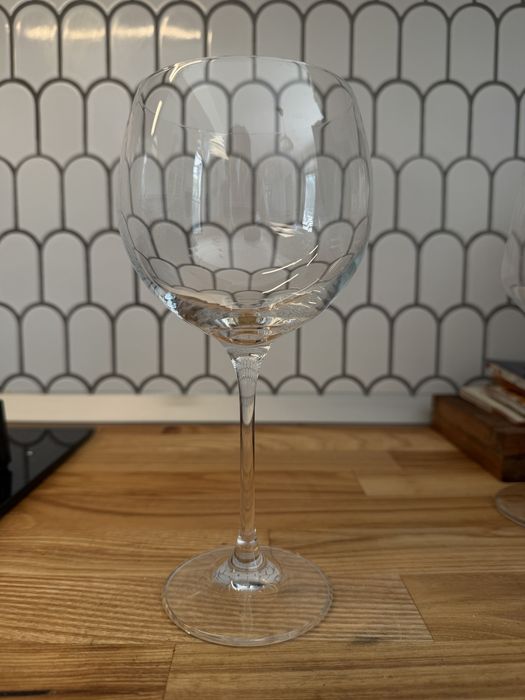 Vand pahare de vin, cocktail si whiskey