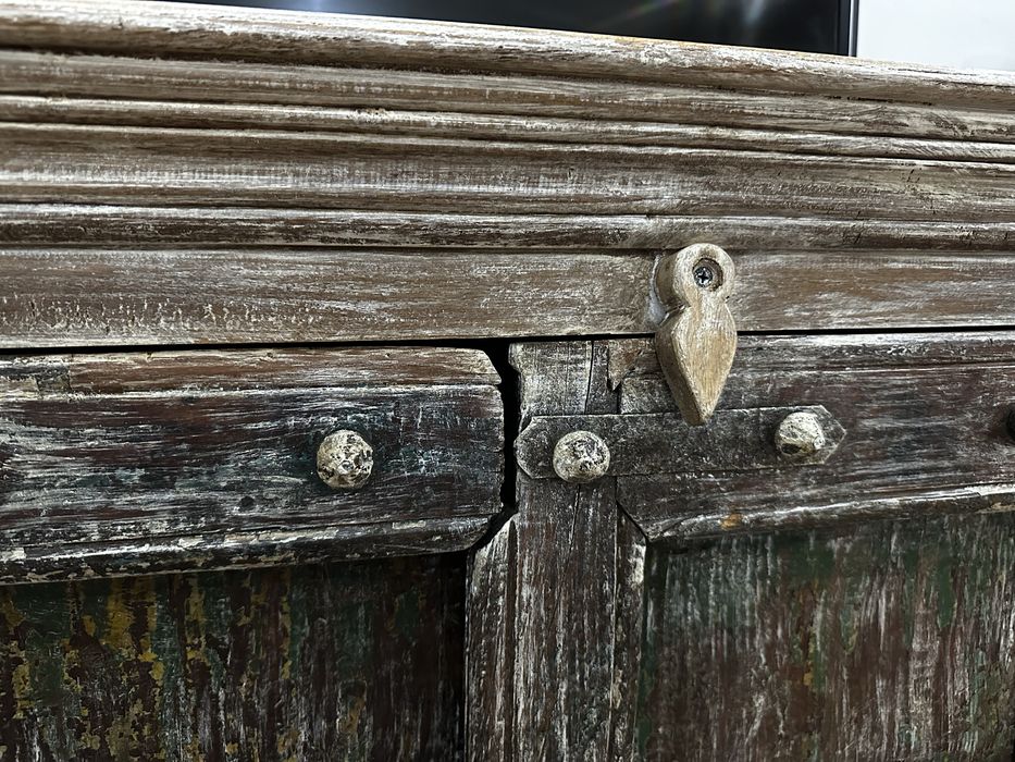 Старинен индийски масивен бюфет