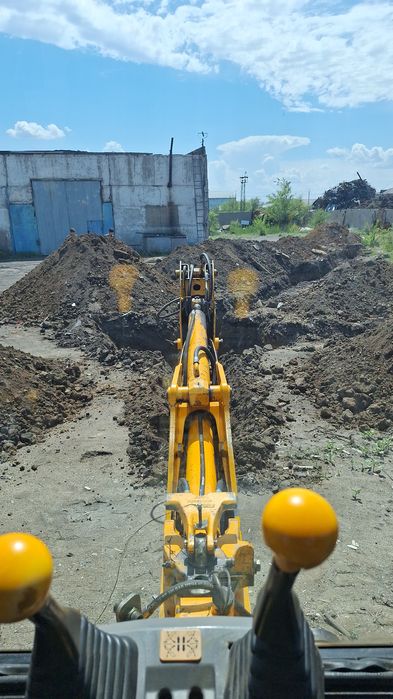 Эксковатор погрузчик 3 в 1