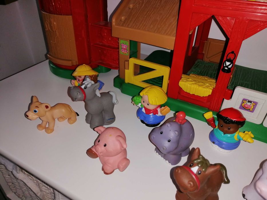 Ferma Fisher price little people cu lumini si sunete