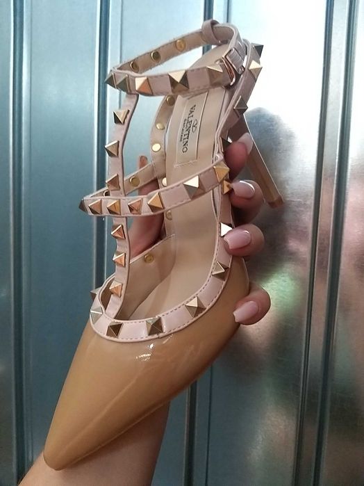 Pantofi bej Valentino marimea 38 39
