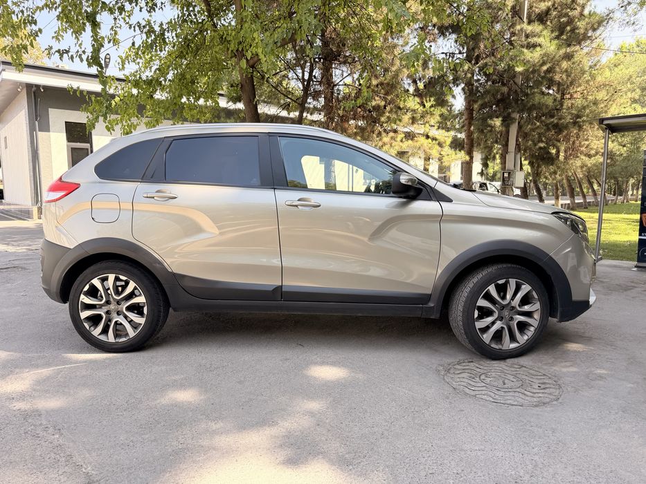 LADA XRAY Cross 2020 Full pozitsiya