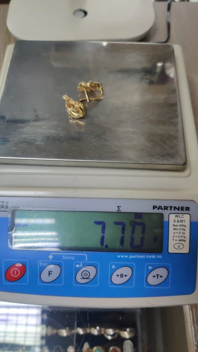 Cercei din aur de 18K cu diamante naturale – 7,70 g