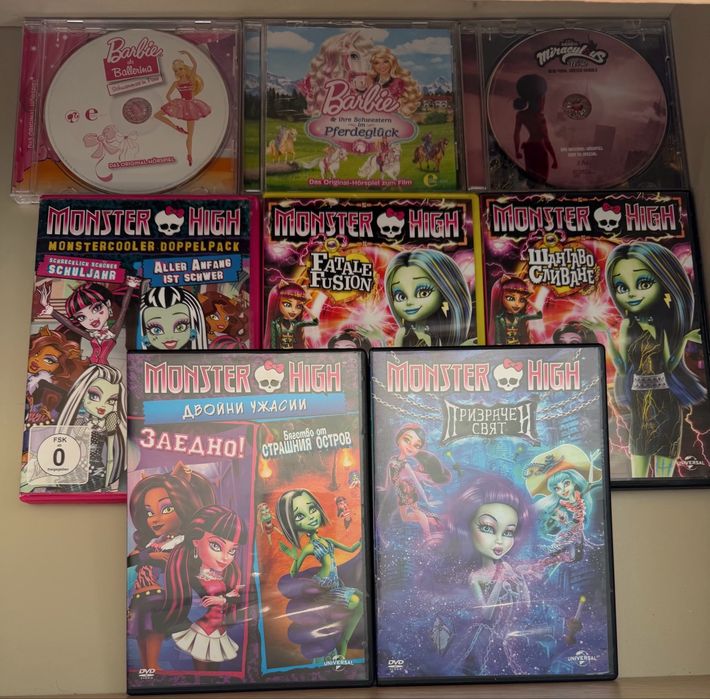 Lot filme DVD și CD Barbie și Monster High și Miraculous Ladybug