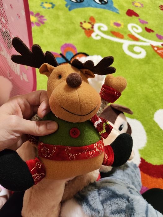 Продавам кош с играчки