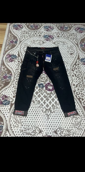 Blugi Dsquared2 de vanzare