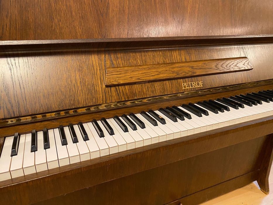Пиано Petrof в чудесно състояние