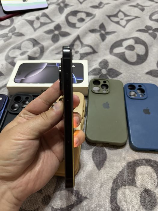 Продам Iphone 16 pro black