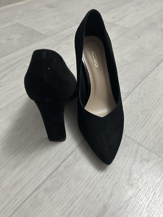 Классические черные туфли