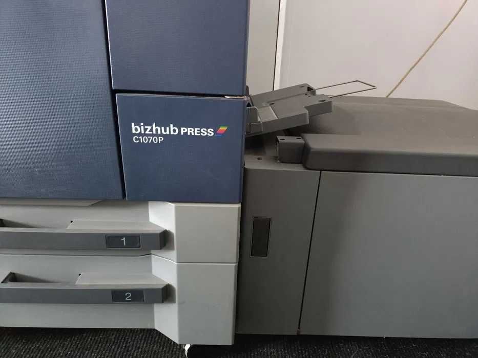 Imprimanta productie Konica PRESS 1070P (Accurio), Banner 33x120 cm