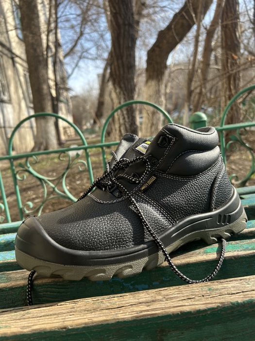 Ботинки с железным носком