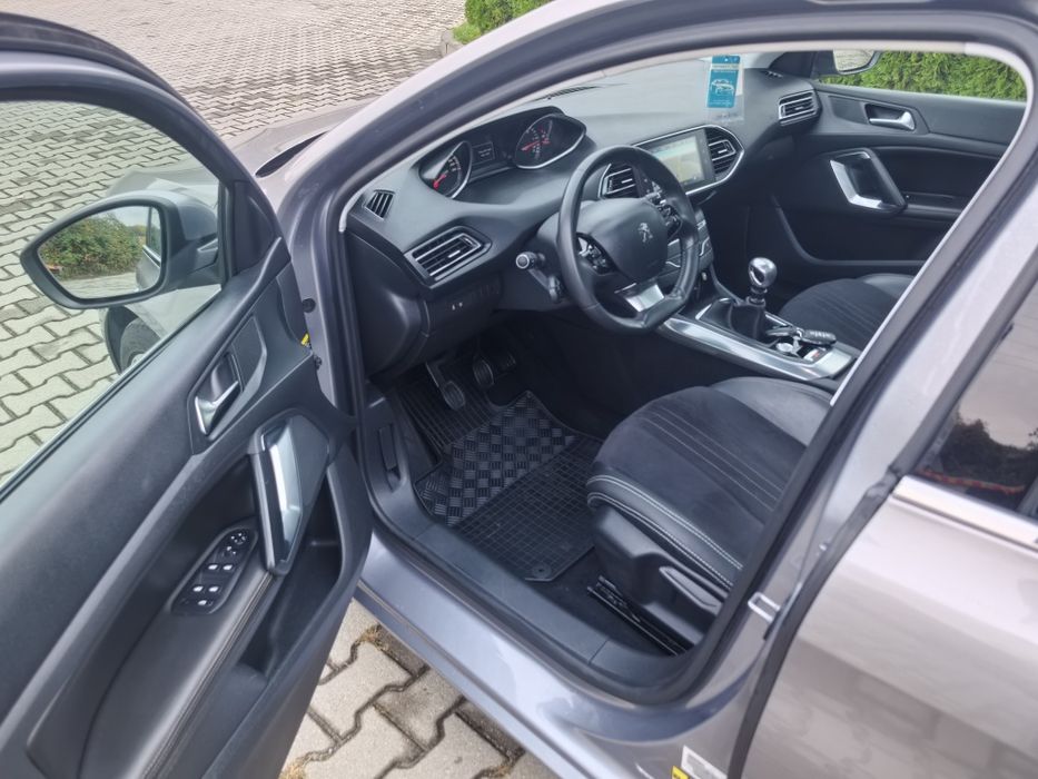 Peugeot 308 sw 1.6HDI 120kc ALLURE 2014г